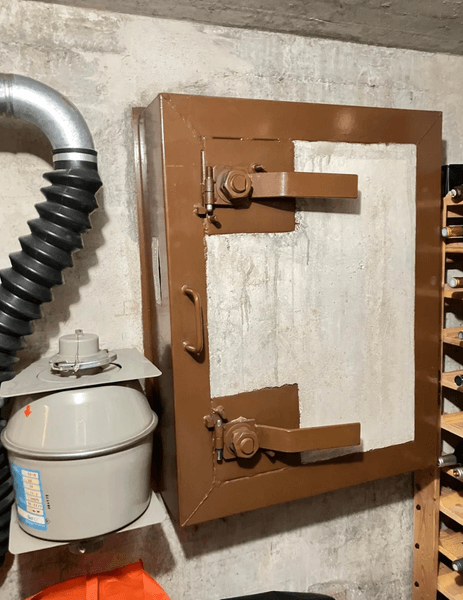 Система фильтрации воздуха внутри частного ядерного бункера в швейцарском доме