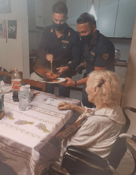 Полиция кухня женщина