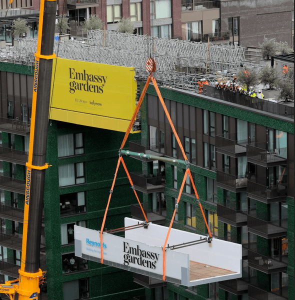 бассейн между зданиями, в лондоне открыли бассейн в воздухе