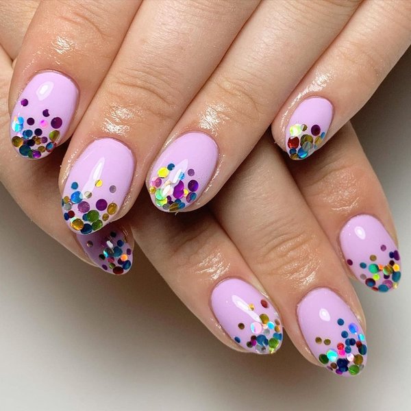 маникюр с глиттером, модный маникюр, маникюр 2022, тренды маникюра