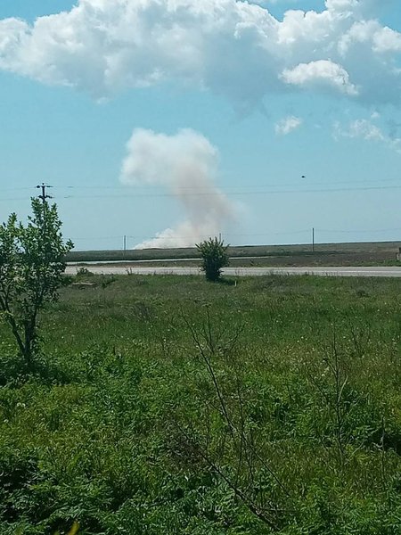 Взрывы в Крыму, звуки взрывов, дым от взрывов, северный Крым