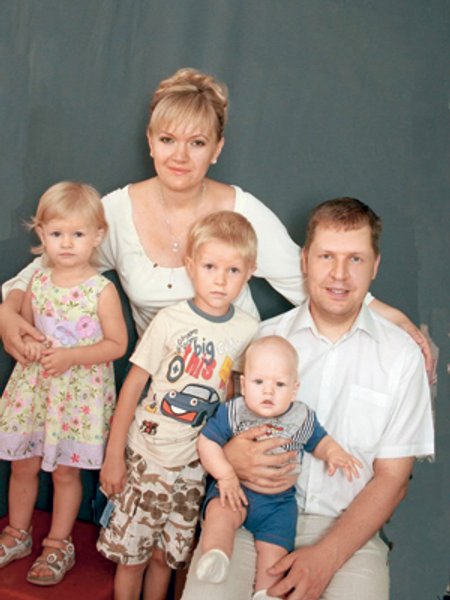 

Для семьи Елены Белой прямые продажи стали основным источником дохода. Ради него она решила не возвращаться на работу в крупный банк после декрета
