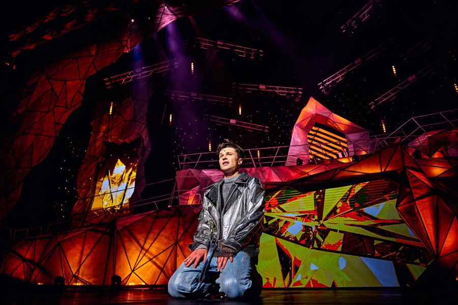 оля полякова, "Нова Cнігова королева", новогоднее шоу, новогоднее представление, шоу во дворце украина, дворец украина, мюзикл снежная королева, украинский мюзикл, новый год