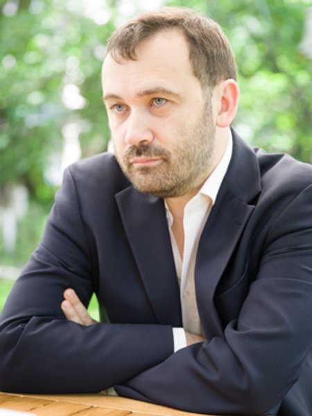 

Илья Пономарев: "Думаю, Путин считает, что Савченко в украинской политике будет мощным дестабилизирующим фактором. Он бросил бомбу в гущу толпы. Понятно, что она очень искренний, очень патриотичный, исполненный самых лучших намерений политик.  Но в силу особенностей характера и энергетики, острых углов ее личности, она может быть и весьма разрушительной силой"
