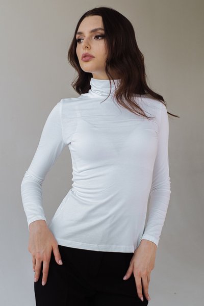 девушка в водолазке