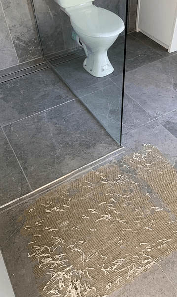 Підлога, килимок для душу, прибирання, ванна кімната,