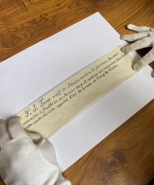 Секретная записка, таинственное послание потомкам, археология, находка ученых, Франция, Гийом Блондель, наука