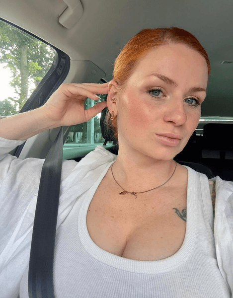 Кохана мільйонера, дівчина мільйонера, переможець лотереї, поліцейська, зупинила за перевищення, витерла сльози грошима