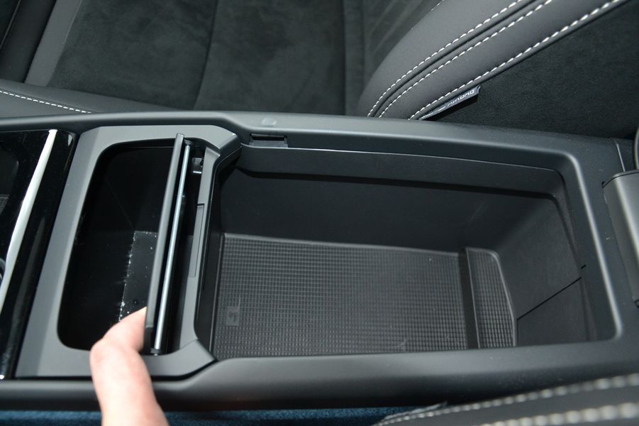 Volvo C40 Recharge 2024, Volvo C40, новый Volvo C40 Recharge, электромобиль Volvo, кроссовер Volvo