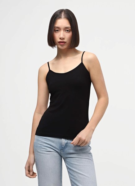 майка на бретелях, лето 2025, модные тренды