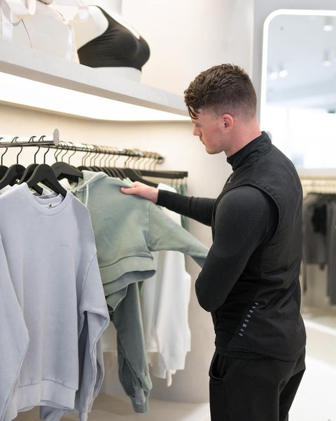 Самый молодой миллиардер Великобритании, Бена Фрэнсис, как достичь успеха, как разбогатеть, карьерный рост, открытие собственного дела