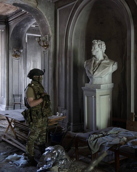 За час запеклих боїв Бахмут дуже постраждав від ракетних обстрілів та пожеж