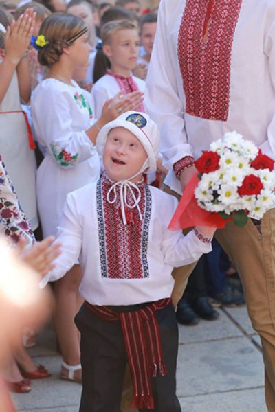 

Иногда с первого взгляда не понятно, что ребенок нуждается в особенном обучении. Например, некоторые легкие формы аутизма выражены неявно
