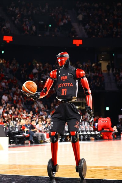 робот CUE7 Toyota