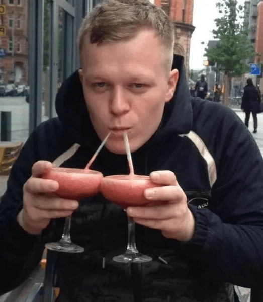 Мошенник, преступник, украл кредитную карту, выигрыш в лотерею, деньги, приз, вечеринка, не смогли открыть банковский счет