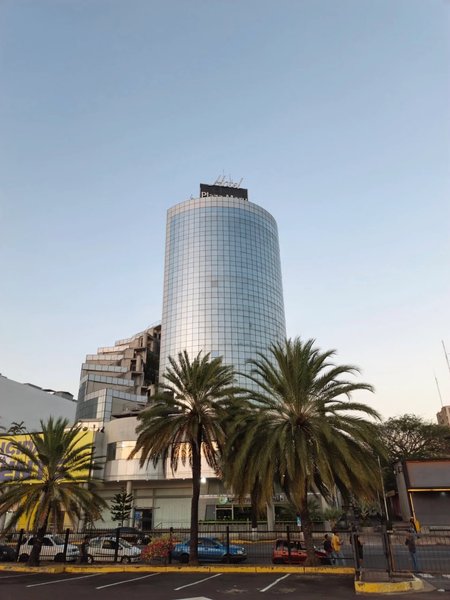 Фото на Infinix Note Edge вдень