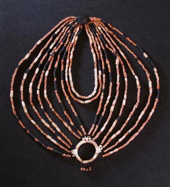 ожерелье, древние люди, захоронение