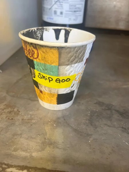 образец слизи стакан образец слизи в стакане