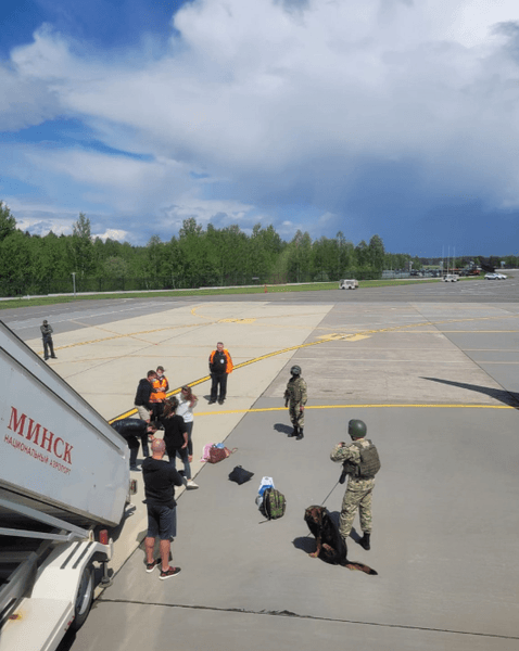 минск, літак, пошук бомби