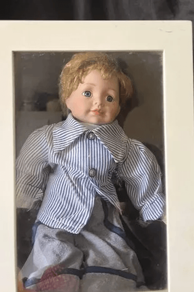 Жуткая кукла, проклятая кукла, жуткая история, страшная история на Хэллоуин, страшная игрушка, череда несчастий, заколдованная кукла