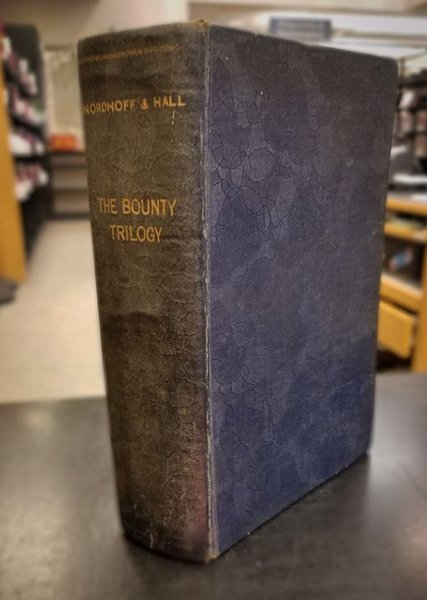 Книга, библиотека, вернули в библиотеку, книга из библиотеки, штраф за книгу,