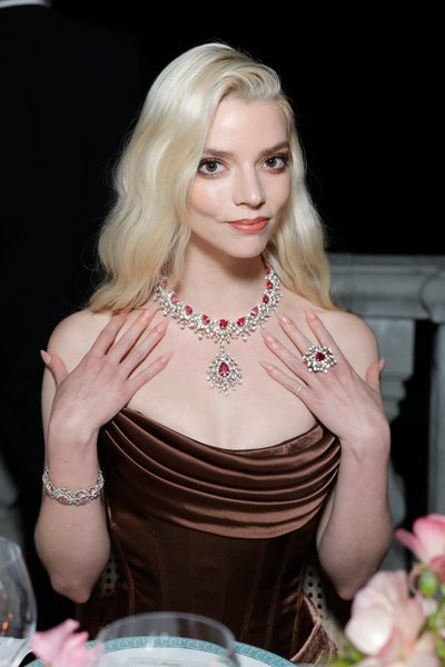 Аня Тейлор-Джой, украшения Tiffany & Co