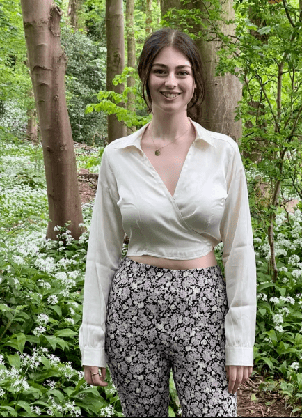 Дівчина з рідкісним захворюванням, синдром хронічної втоми Дівчина з рідкісним захворюванням, синдром хронічної втоми, МЕ, не може їсти, не може пити, постійний біль, діагноз, рідкісна хвороба