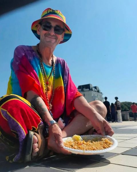 Сухино Мудхита из Фолкстона отказался от всего и хочет жить на берегу моря, стиль жизни, жилье