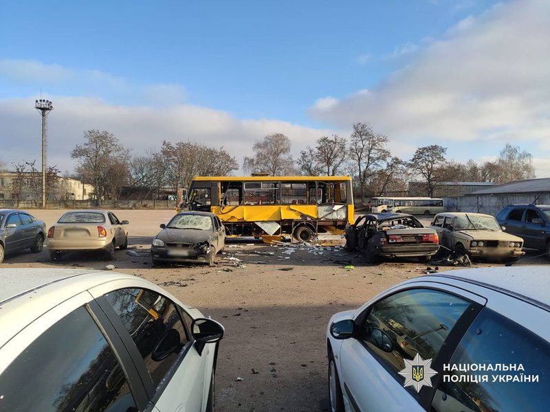 обстріл Чернігова 25 грудня 2025 року Пошкоджений автобус у Чернігівській області