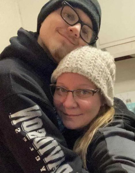 Велика різниця у віці, стосунки матері 7 дітей з найкращим другом її сина, цікаві історії