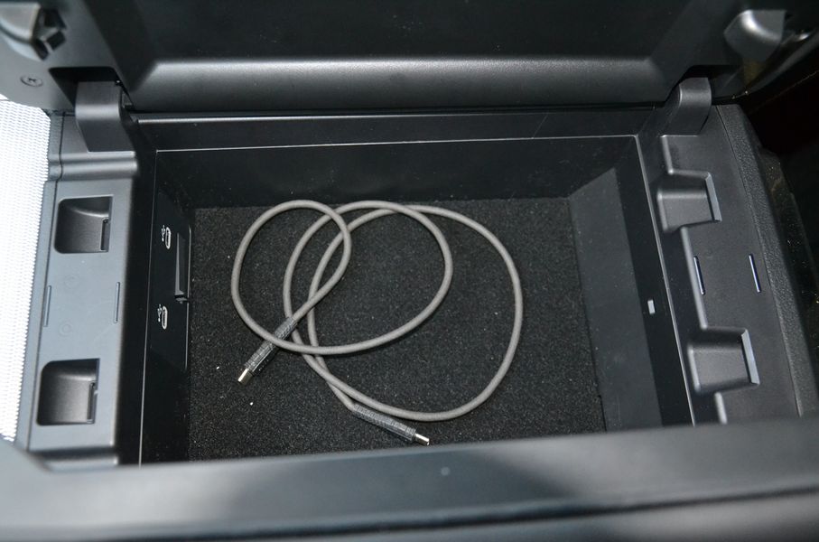 подлокотник Mazda CX-90, новая Mazda CX-90, Mazda CX-90 2024, Mazda CX-90 в Украине, кроссовер Mazda