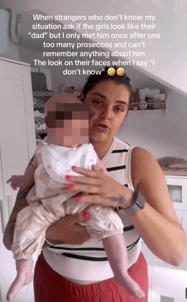 женщина родила близнецов