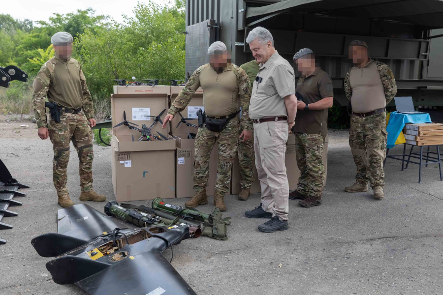 Петр Порошенко получил трофей с Покровского направления от секретных друзей