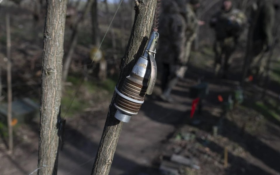 Розтяжка з боєприпасом ВОГ