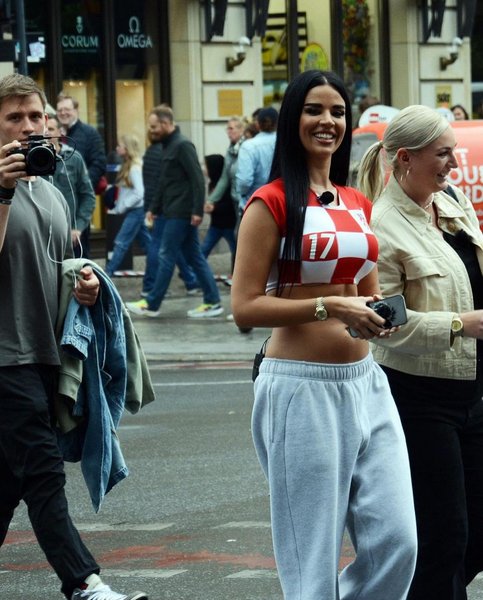 Ивана Кнолль в Германии