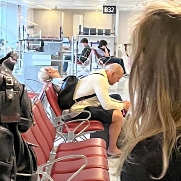 Зара Тиндалл, Майк Тиндалл, эконом-класс, самолет Зара Тиндалл, Майк Тиндалл, эконом-класс, самолет