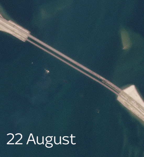 Затоплення кораблів біля Кримського мосту: супутникові знімки