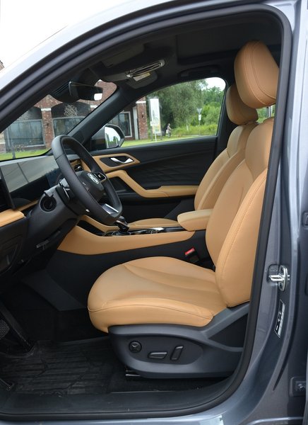 Передние сиденья MG HS