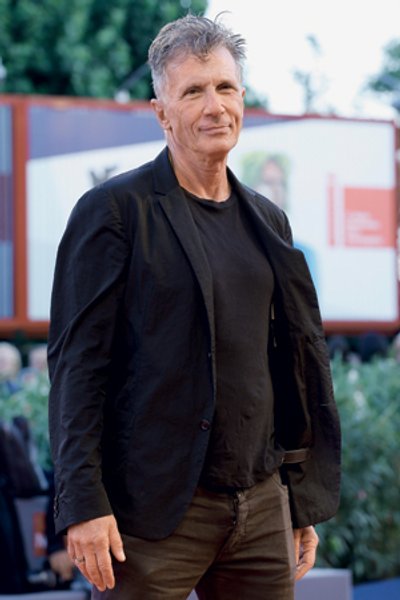 

Майкл Каннингем: "Я был бы полным идиотом, если бы писал ради денег. Хотите хорошо зарабатывать — не идите в писатели, уж лучше станьте адвокатом или банкиром"
