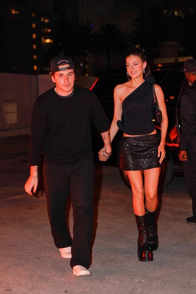 Никола Пельтц и Бруклин Бекхэм