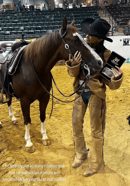 Белла Хадид, лошадь, соревнования