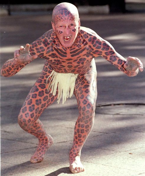 Жизнь вдали от цивилизации, жизнь в дикой природе, 6 самых одиноких людей в мире, вдали от города, городская суета, монах в горах, сбежала в Сибирь, женщина хоббит, жизнь на острове, человек леопард