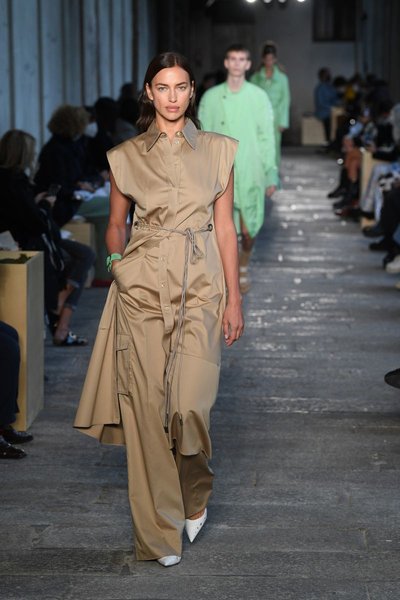 Ирина Шейк фото Милан