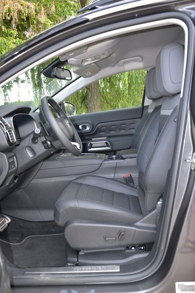 Передние сиденья Citroen C5 Aircross, Citroen C5 Aircross 2023, Citroen C5 Aircross, новый Citroen C5 Aircross, кроссовер Citroen