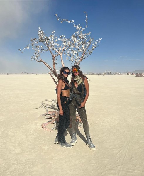 Синди Кроуфорд, Кайя Гербер, Burning Man, день рождения