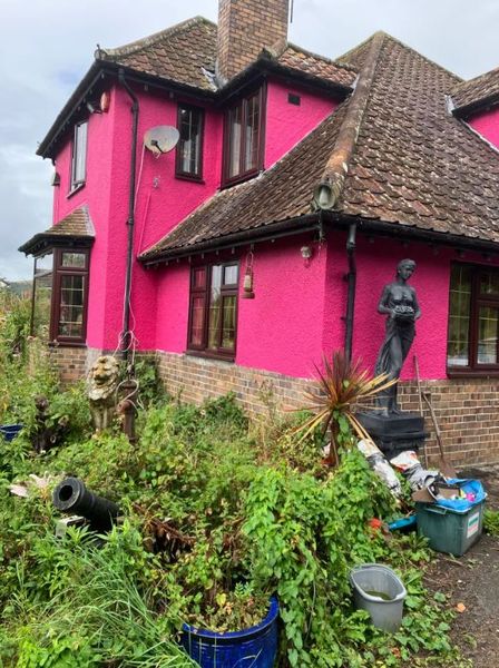 Чоловік посварився з сусідами через колір будинку, Дейв Гіпкінс перефарбував історичне помешкання, курйози