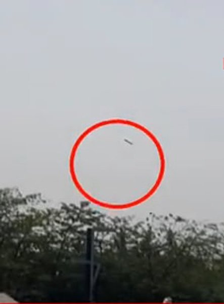 Паливний бак винищувача впав на парковку в Анкарі