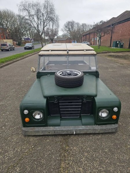 Унікальний Land Rover продають за 20 000 доларів