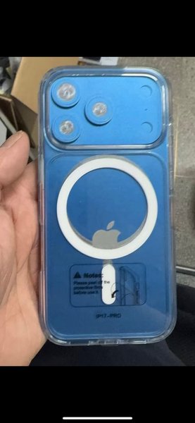 iPhone 17 Pro в старом чехле MagSafe