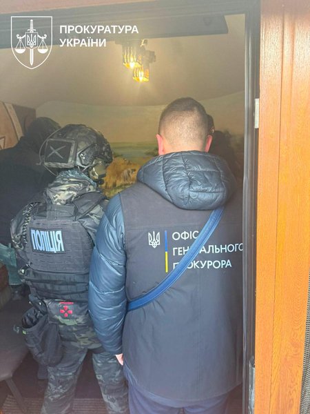 Сотрудник УЗ погорел на крупой взятке